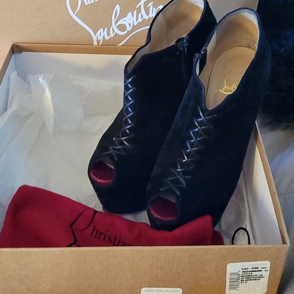 Velvet/ patent Christian Louboutin EU 37.5